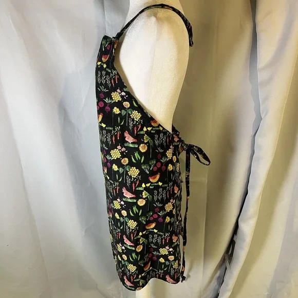 Apron Black Gardening Farm Theme Flowers Chickens Veggies Cooking Old‎ School - Picture 2 of 10